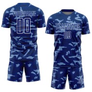 Camiseta de fútbol personalizada con diseño geométrico, color blanco y sublimación.