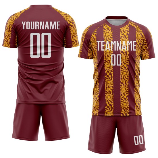 Uniforme de fútbol personalizado con sublimación, blanco, dorado y burdeos, abstracto. Uniforme de fútbol personalizado con sublimación, blanco, dorado y burdeos, abstracto.