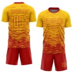Camiseta de fútbol roja personalizada, uniforme de sublimación amarilla Camiseta de fútbol roja personalizada, uniforme de sublimación amarilla